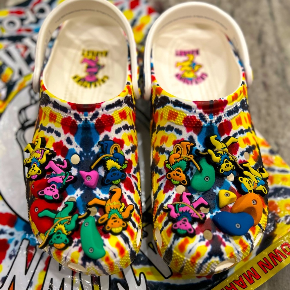 LIKE NEW Grateful, dead crocs! MENs 9 . WOMENs 11.
